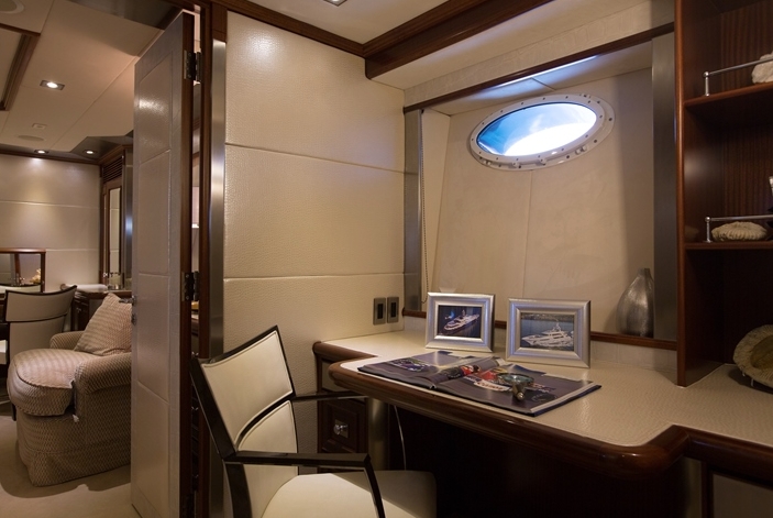 Luxury Crewed Motor Yacht ASCARI 1 photo 8