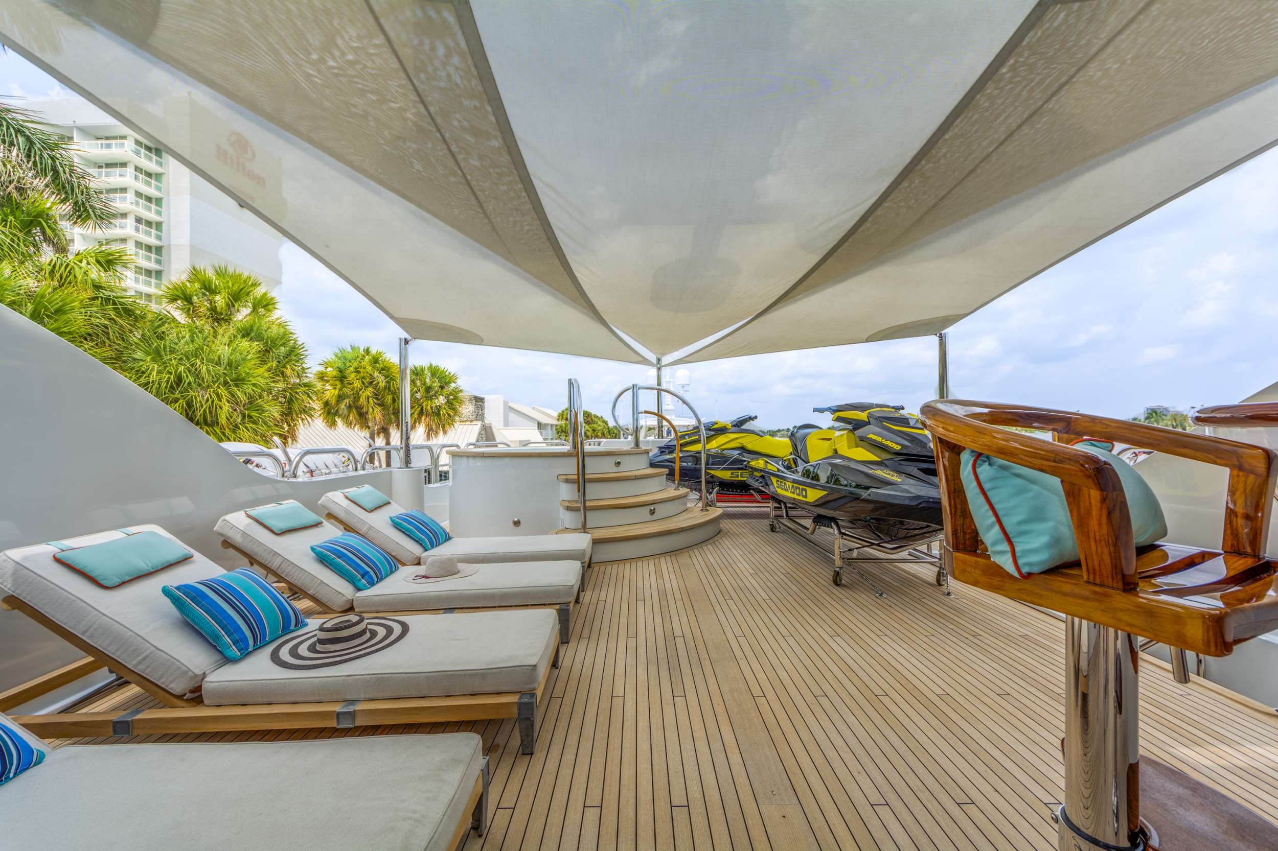 Luxury Crewed Motor Yacht ASPEN ALTERNATIVE photo 6