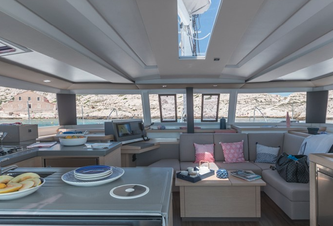 Bareboat Catamaran Fountaine Pajot Astrea 42 photo 5