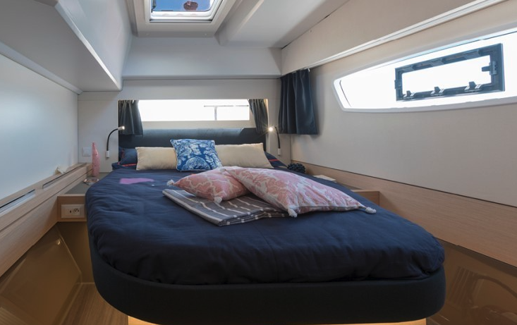 Bareboat Catamaran Fountaine Pajot Astrea 42 photo 6