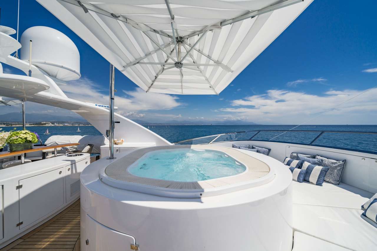 Luxury Crewed Motor Yacht AURA photo 5