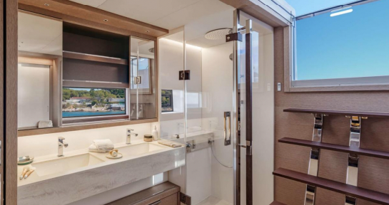 Crewed Catamaran AURA photo 4