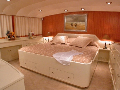 Crewed Motor Yacht AVA photo 7