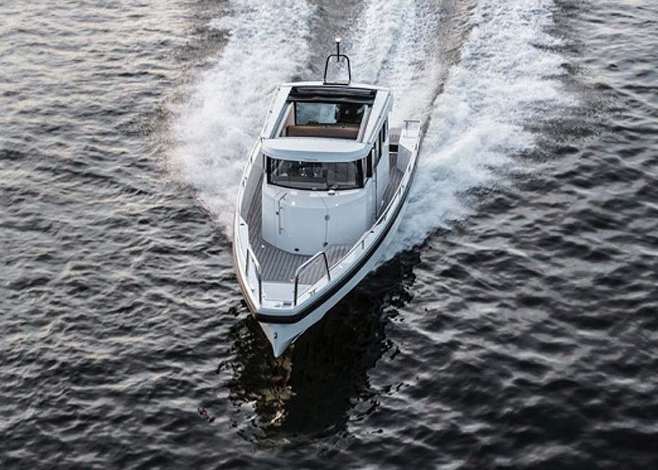 Crewed Motor Yacht Axopar 28