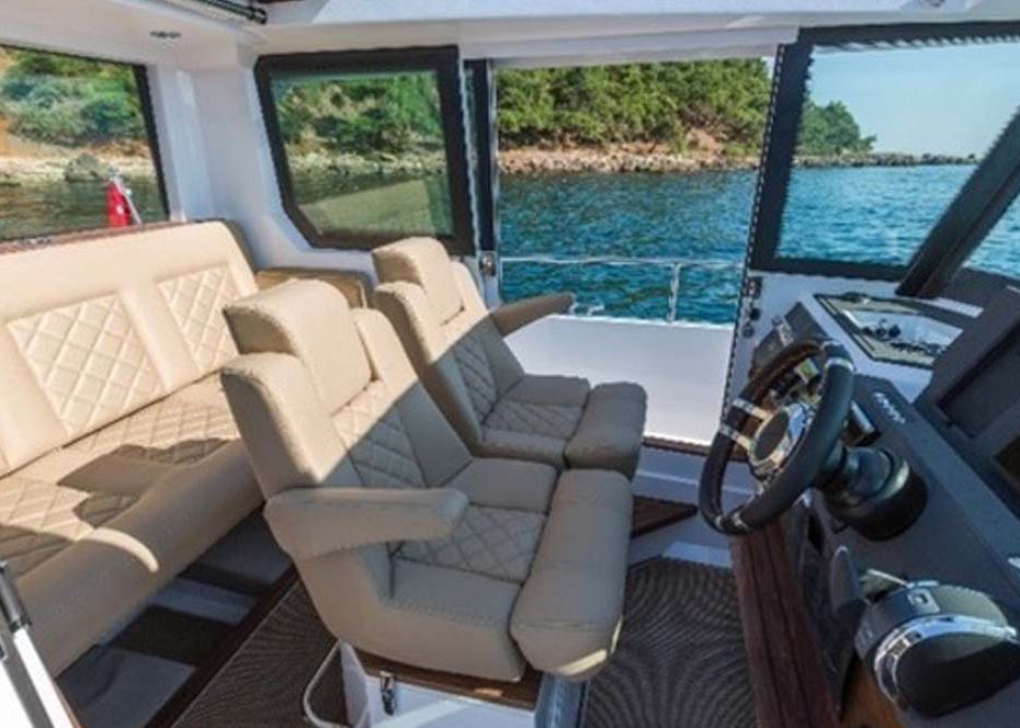 Crewed Motor Yacht Axopar 28 photo 7