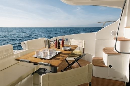 Crewed Motor Yacht Azimut 43 photo 4