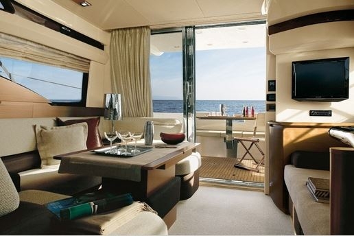 Crewed Motor Yacht Azimut 43 photo 6