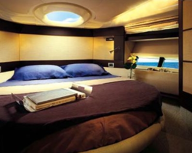 Crewed Motor Yacht Azimut 43S photo 7