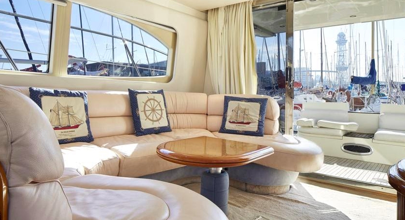 Crewed Motor Yacht Azimut 46 photo 5