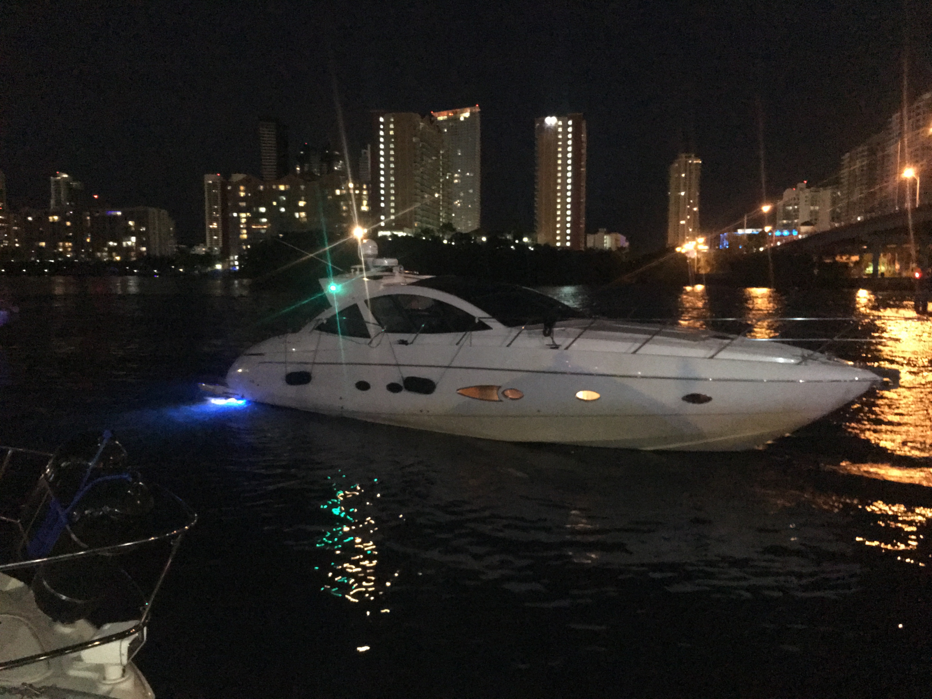 Crewed Motor Yacht Azimut 54 photo 3