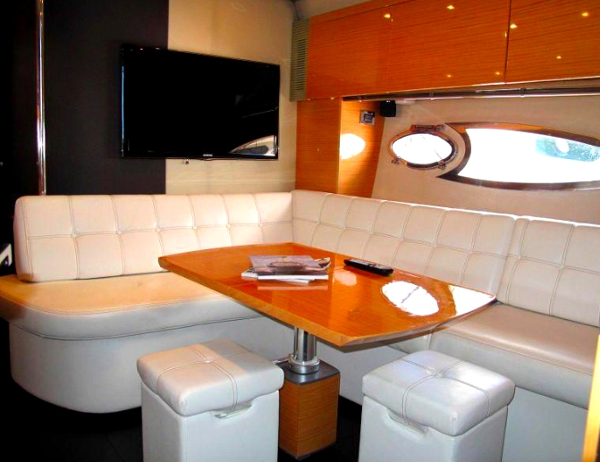 Crewed Motor Yacht Azimut 54 photo 6