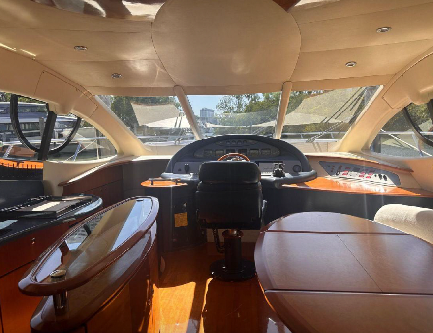 Crewed Motor Yacht Azimut 55 Fly photo 5