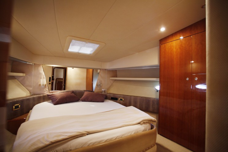 Crewed Motor Yacht Azimut 58 photo 4
