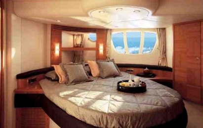 Crewed Motor Yacht Azimut 58 photo 6