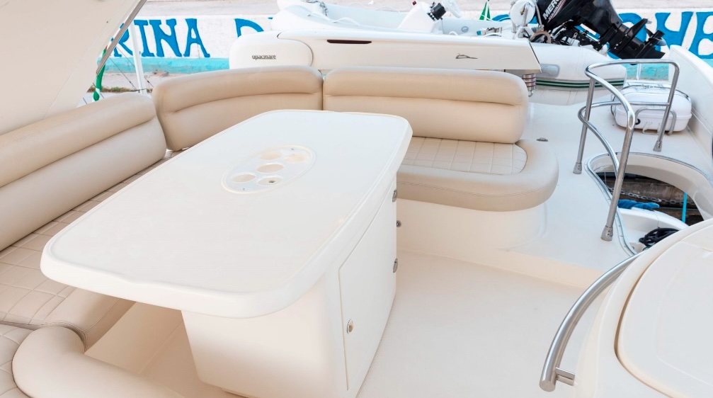 Crewed Motor Yacht Azimut 62 Fly photo 5