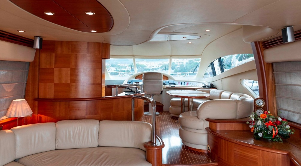 Crewed Motor Yacht Azimut 62 Fly photo 7