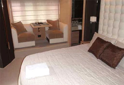 Crewed Motor Yacht Azimut 70 photo 3