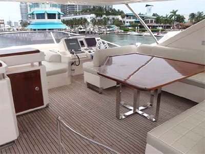 Crewed Motor Yacht Azimut 70 photo 5