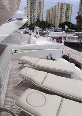 Crewed Motor Yacht Azimut 70 photo 6
