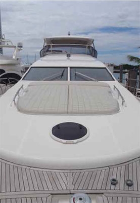 Crewed Motor Yacht Azimut 70 photo 7