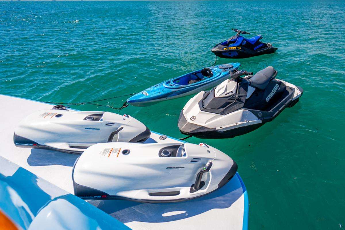 Luxury Crewed Motor Yacht AZURE photo 3