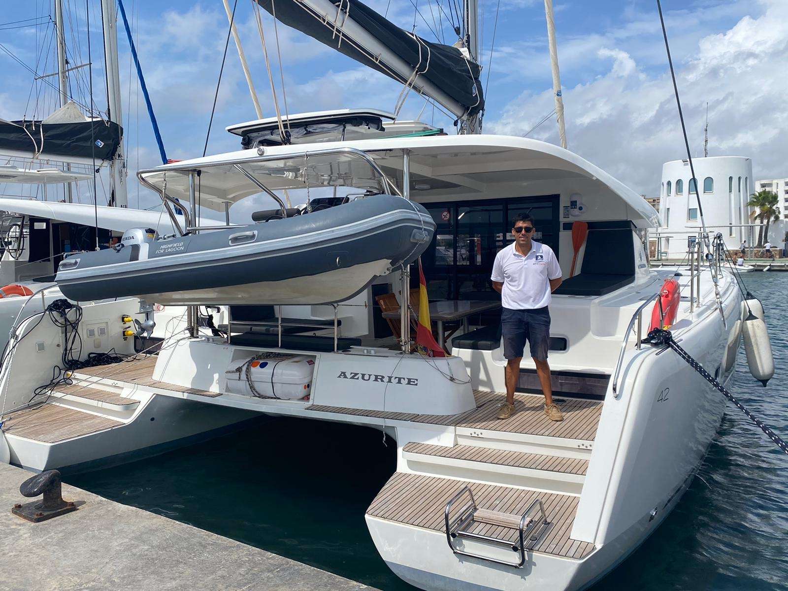 Crewed Catamaran AZURITE photo 4