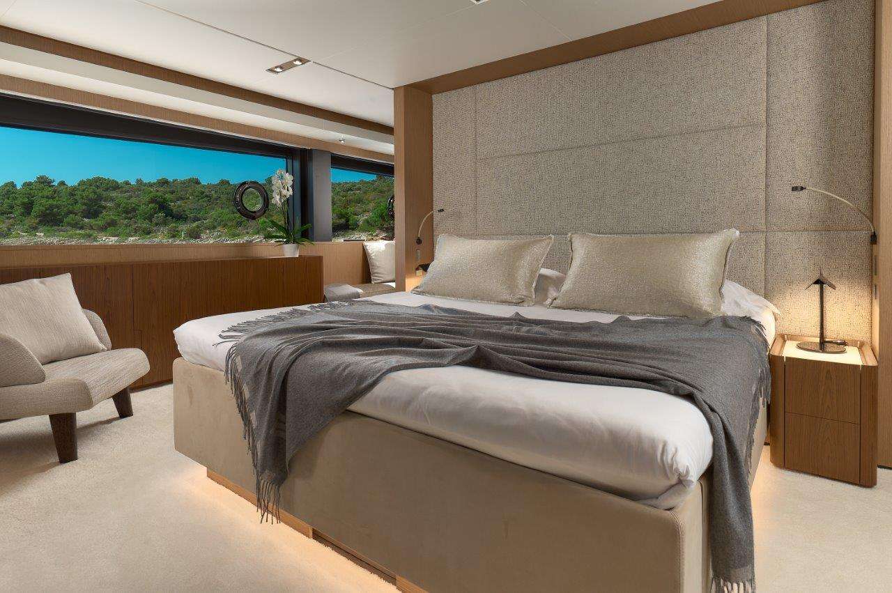 Luxury Crewed Motor Yacht B.A.13 photo 6