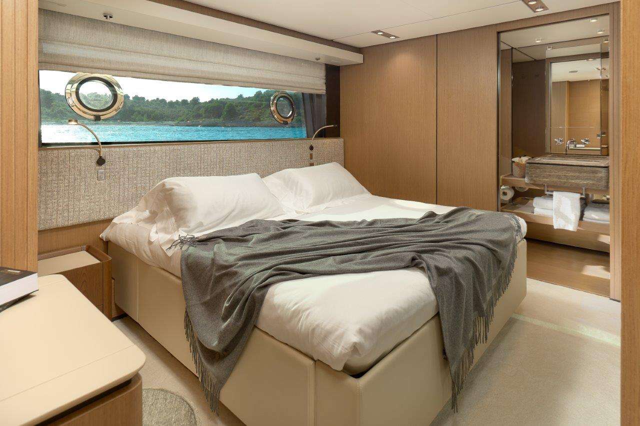Luxury Crewed Motor Yacht B.A.13 photo 8