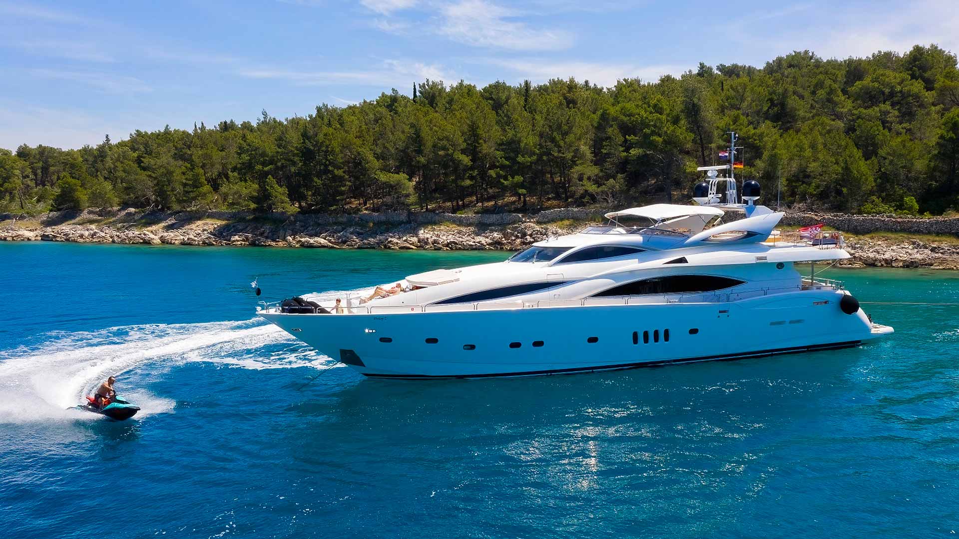 Luxury Crewed Motor Yacht BABY I photo 3