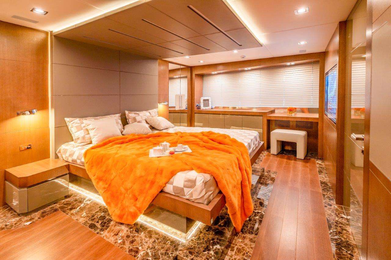 Crewed Motor Yacht BACCARAT photo 6