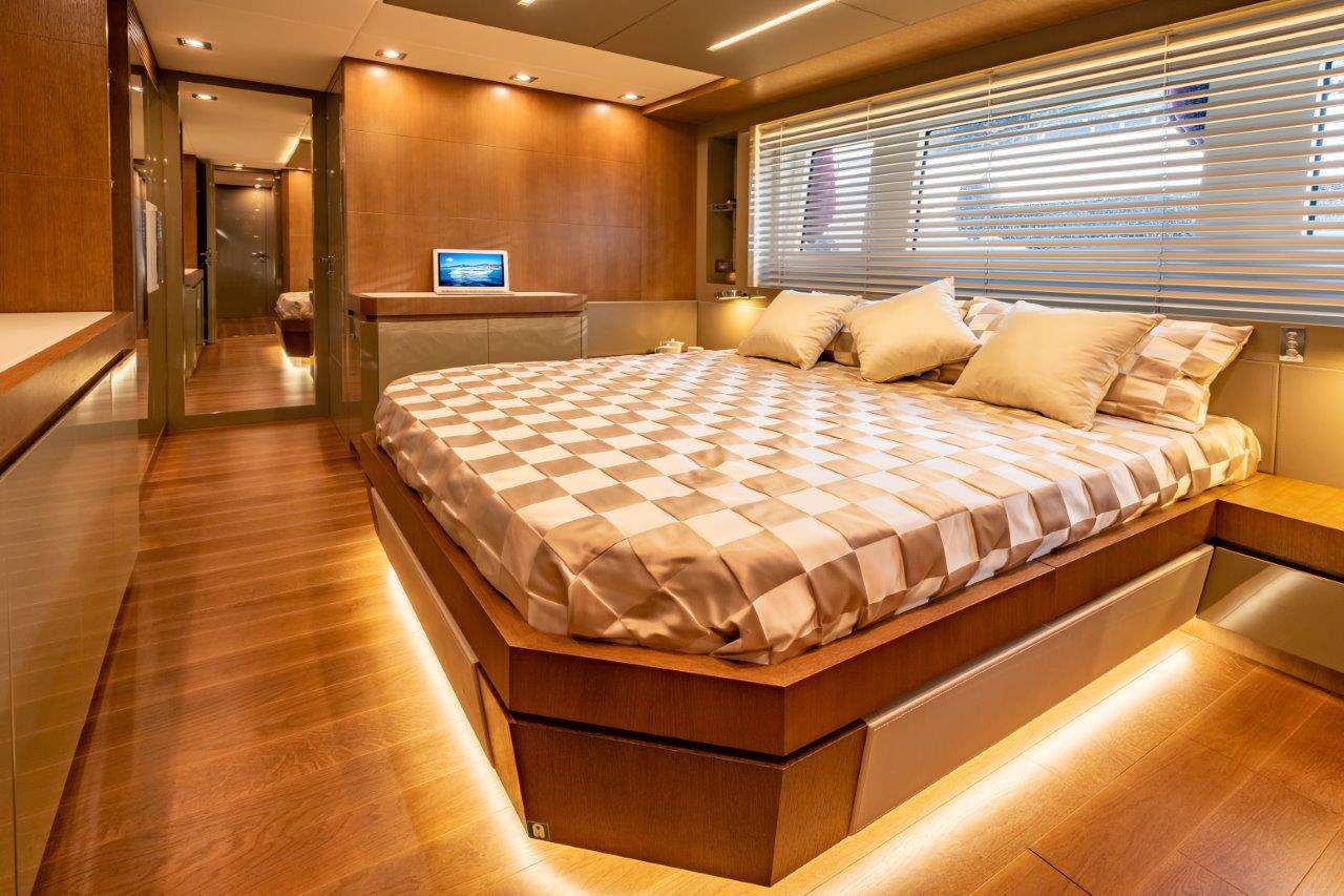 Crewed Motor Yacht BACCARAT photo 8