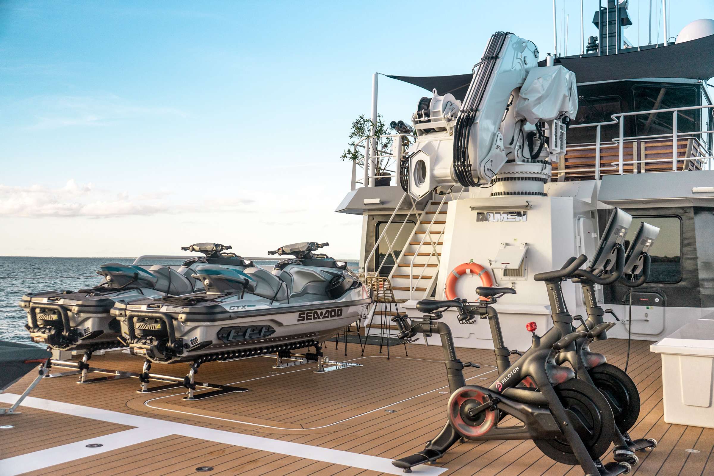 Crewed Motor Yacht BAD COMPANY SUPPORT photo 7