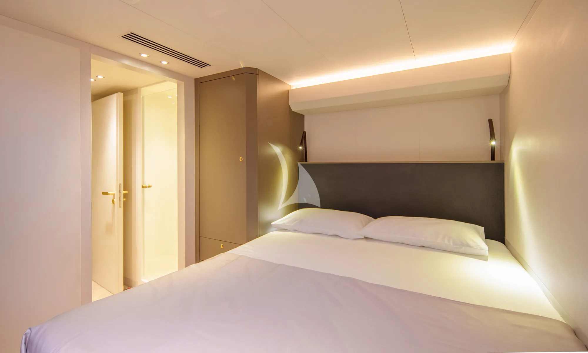 Crewed Power Catamaran BADE photo 4