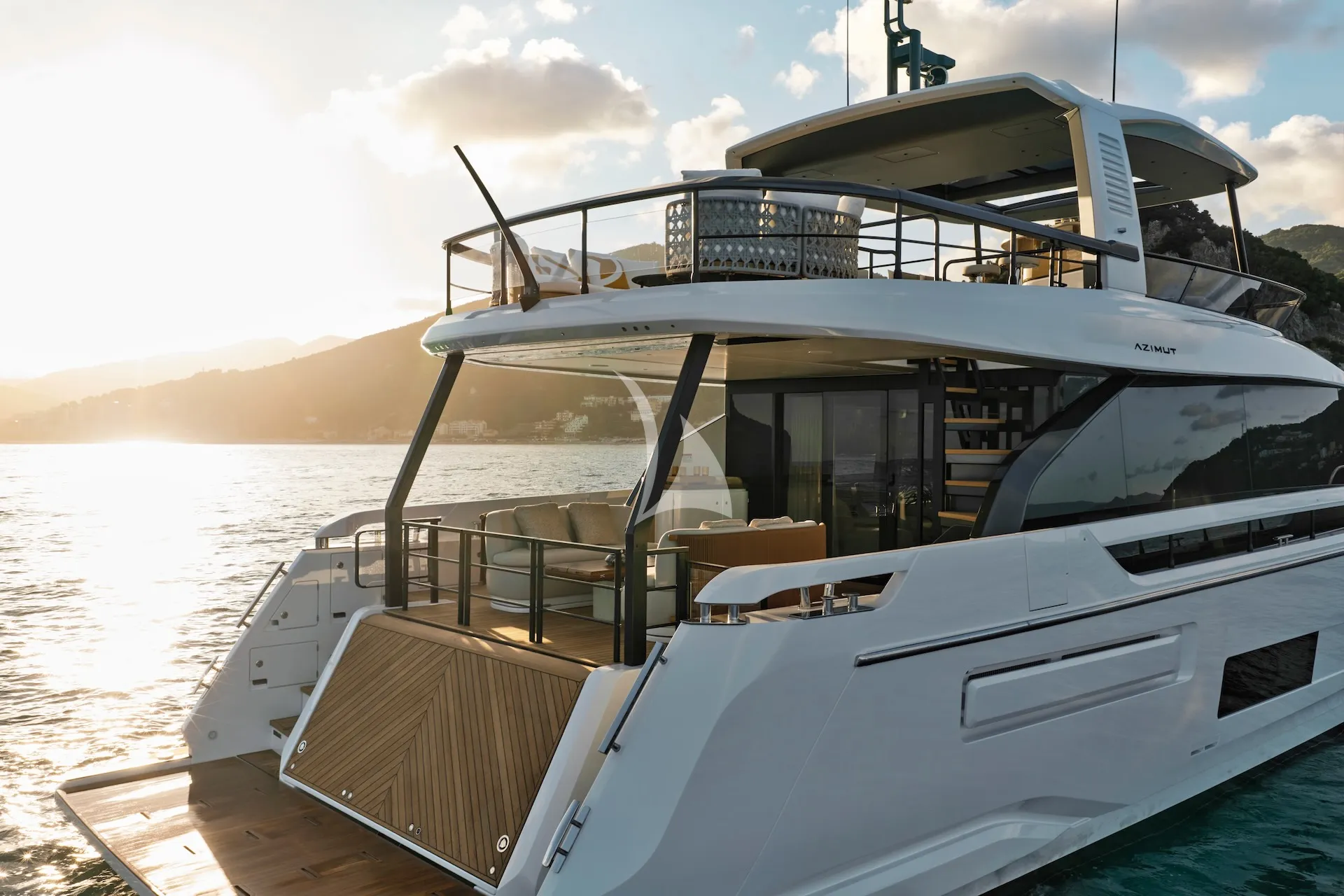 Luxury Crewed Motor Yacht BALANCE photo 4