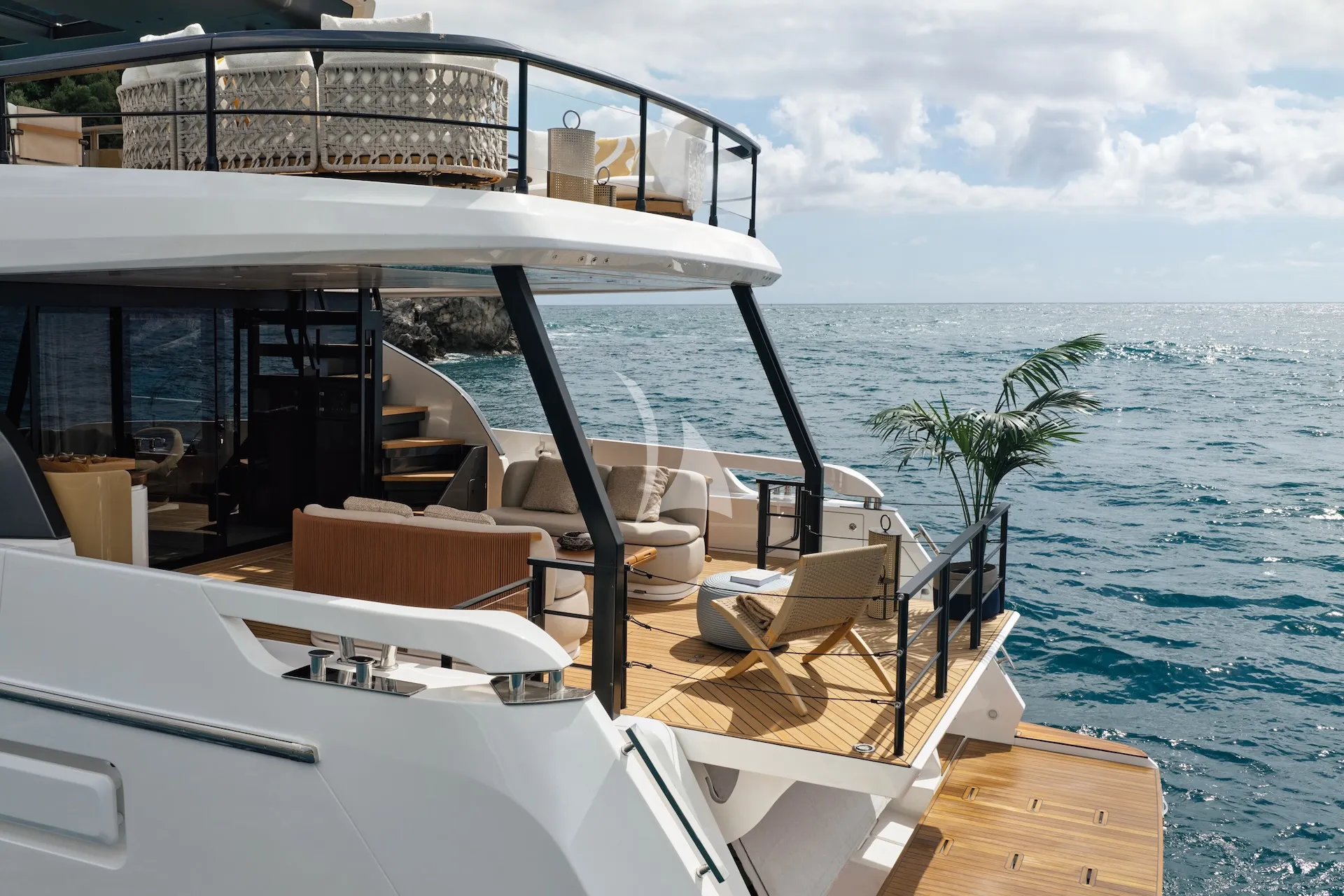 Luxury Crewed Motor Yacht BALANCE photo 7