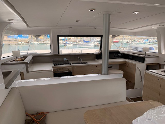 Bareboat Catamaran Electra photo 3