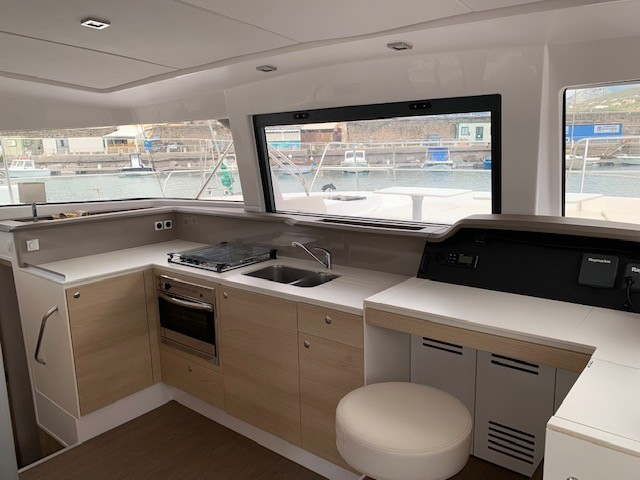 Bareboat Catamaran Electra photo 7