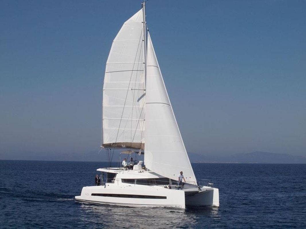 Bareboat Catamaran MANWE