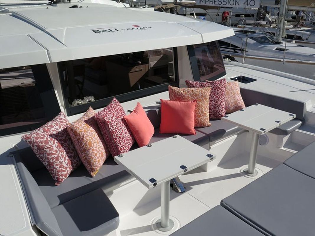 Bareboat Catamaran MANWE photo 5