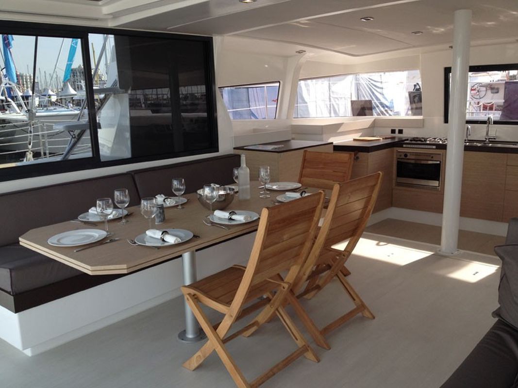 Bareboat Catamaran MANWE photo 8