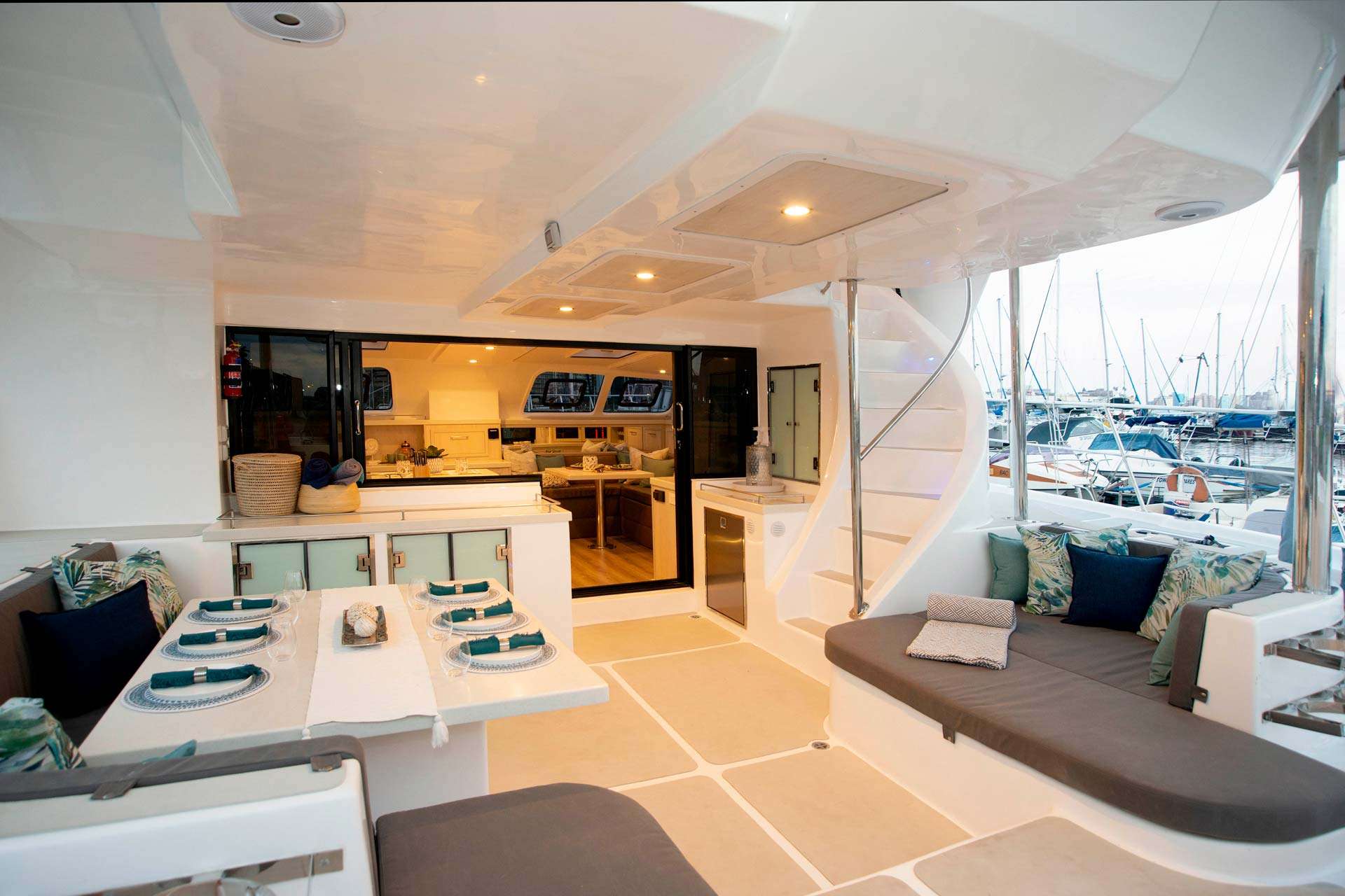 Luxury Crewed Catamaran BAREFEET RETREAT photo 6
