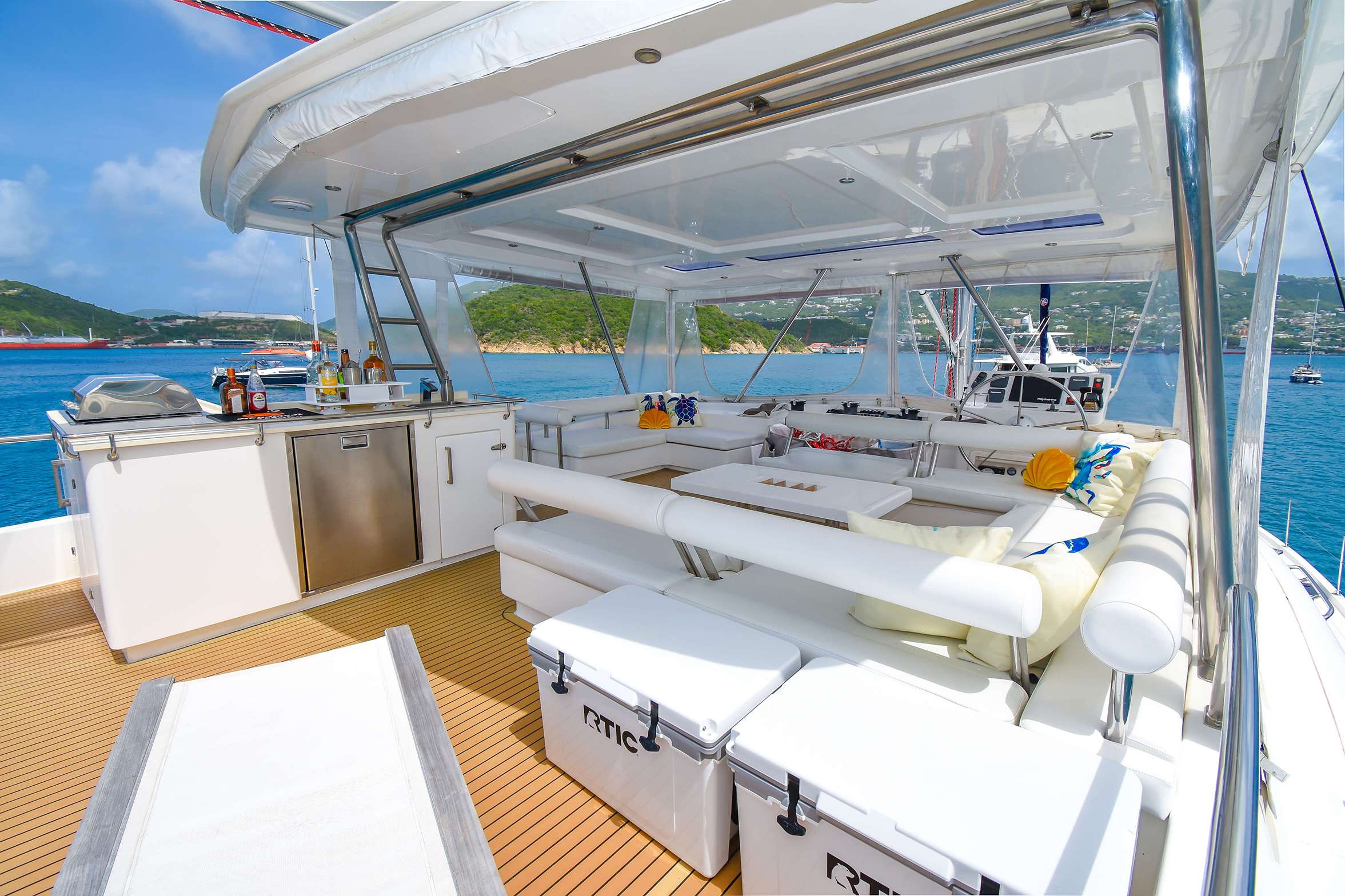 Crewed Catamaran BAREFOOT COWBOY photo 7