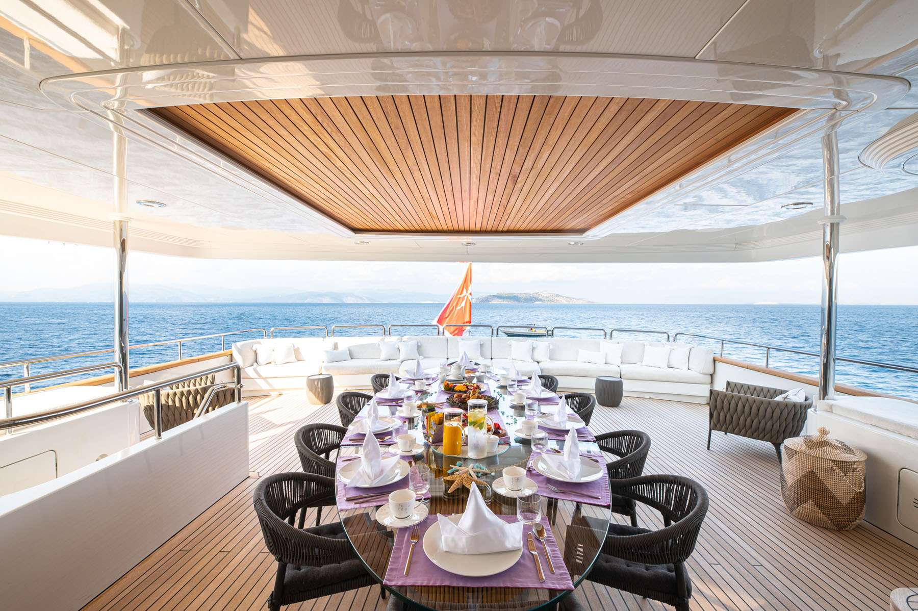 Luxury Crewed Motor Yacht BARENTS photo 7