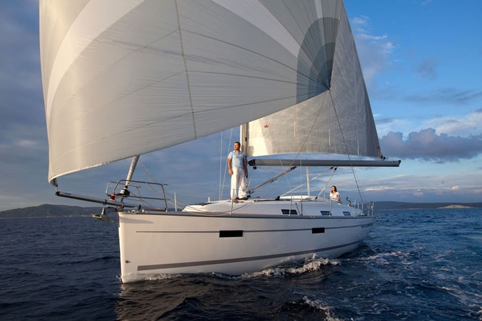 Bareboat Sailing Yacht Bavaria 36 photo 3