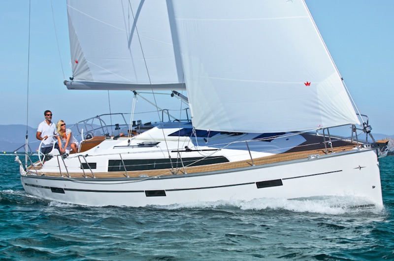 Bareboat Sailing Yacht Bavaria 37