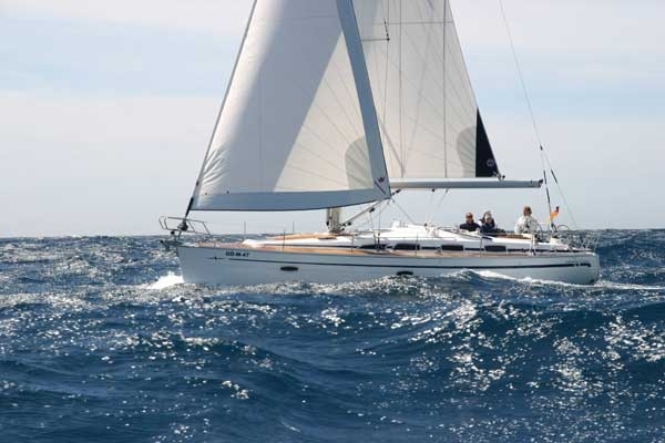 Bareboat Sailing Yacht Bavaria 40 Cruiser