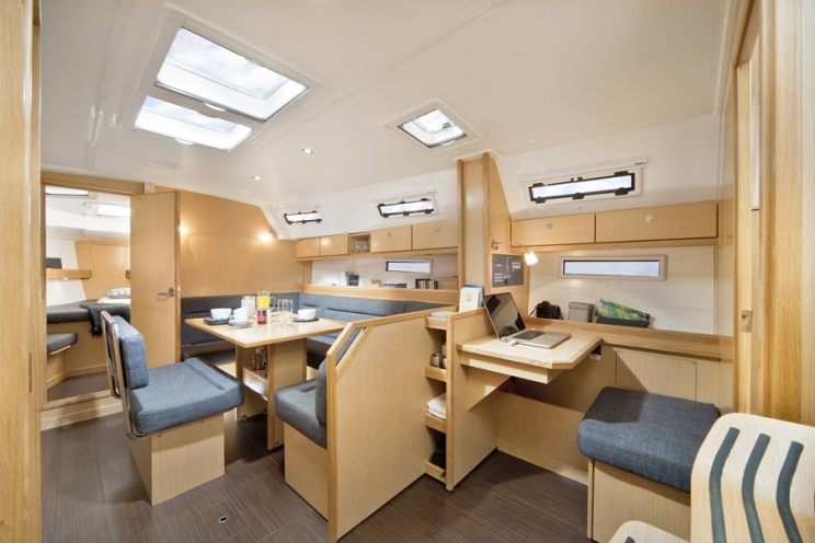 Bareboat Sailing Yacht Bavaria 40 Cruiser photo 3