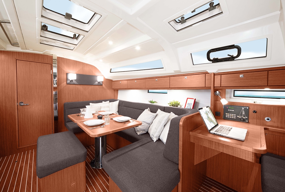 Bareboat Sailing Yacht Bavaria 41 Cruiser photo 7