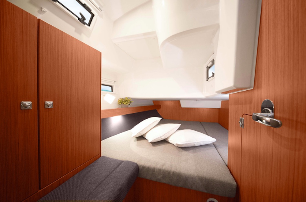 Bareboat Sailing Yacht Bavaria 41 Cruiser photo 7