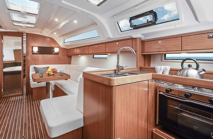 Bareboat Sailing Yacht Bavaria Cruiser 41 photo 4